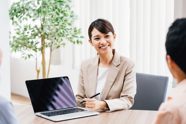 会社にご訪問させて頂き、サービスのご説明をさせて頂きます。